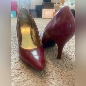 Kelly & Katie Wine Color Pump